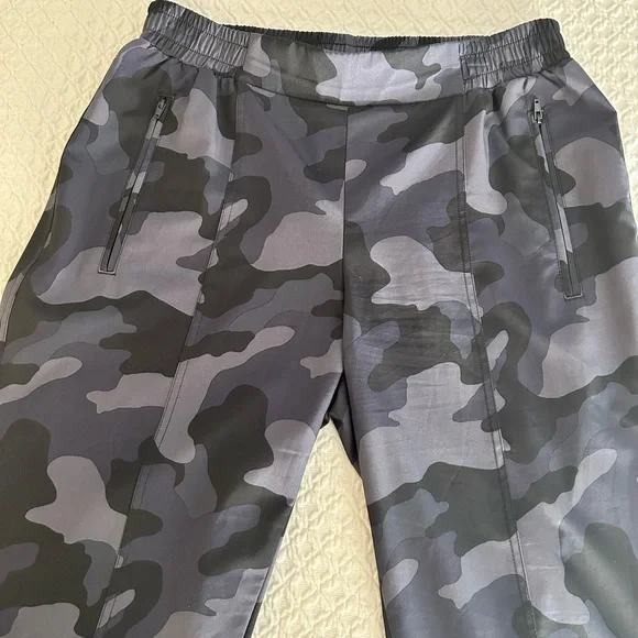 OLD NAVY ACTIVE STRETCHTECH Black Camo Joggers, Sz- M - Picture 3 of 3